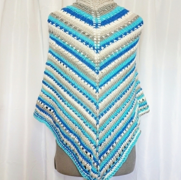 One Of A Kind Handknit Shawl With Antique Brooch - Picture 3 of 5